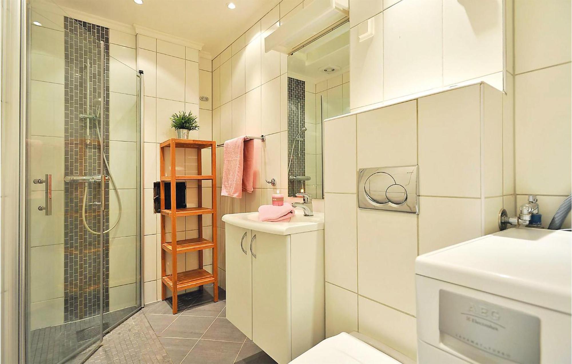 Cozy Apartment In Straumsgrend With Kitchen Берген Екстериор снимка